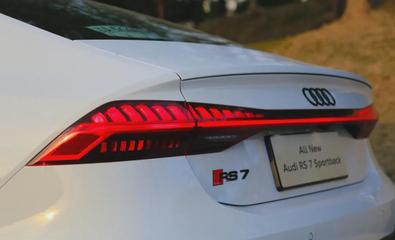 智能电动行李箱与RS7的跨界之旅 当性能巅峰邂逅出行革新